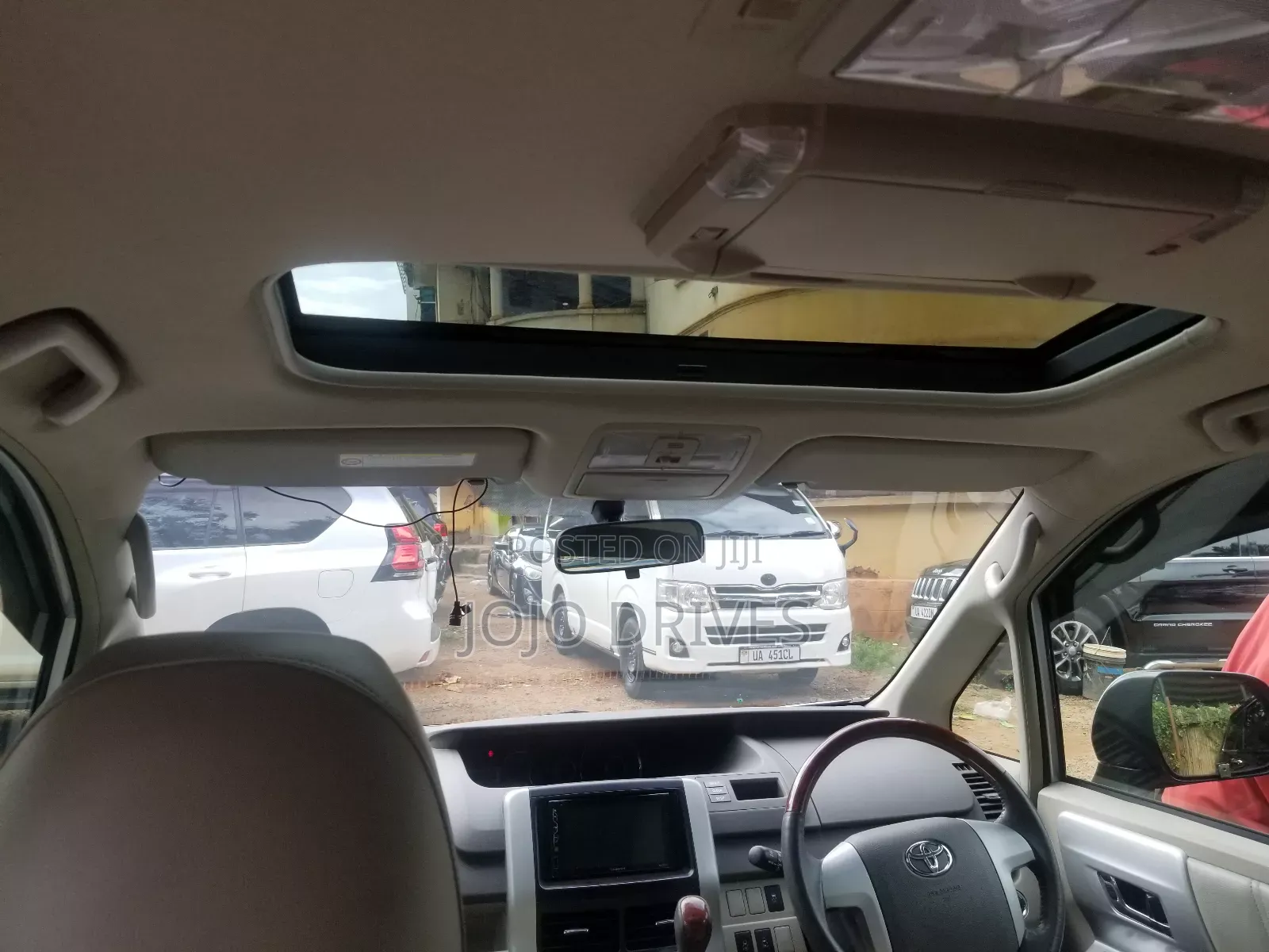 Toyota Noah 2.0 143hp AWD (7 Seater) 2011 Silver