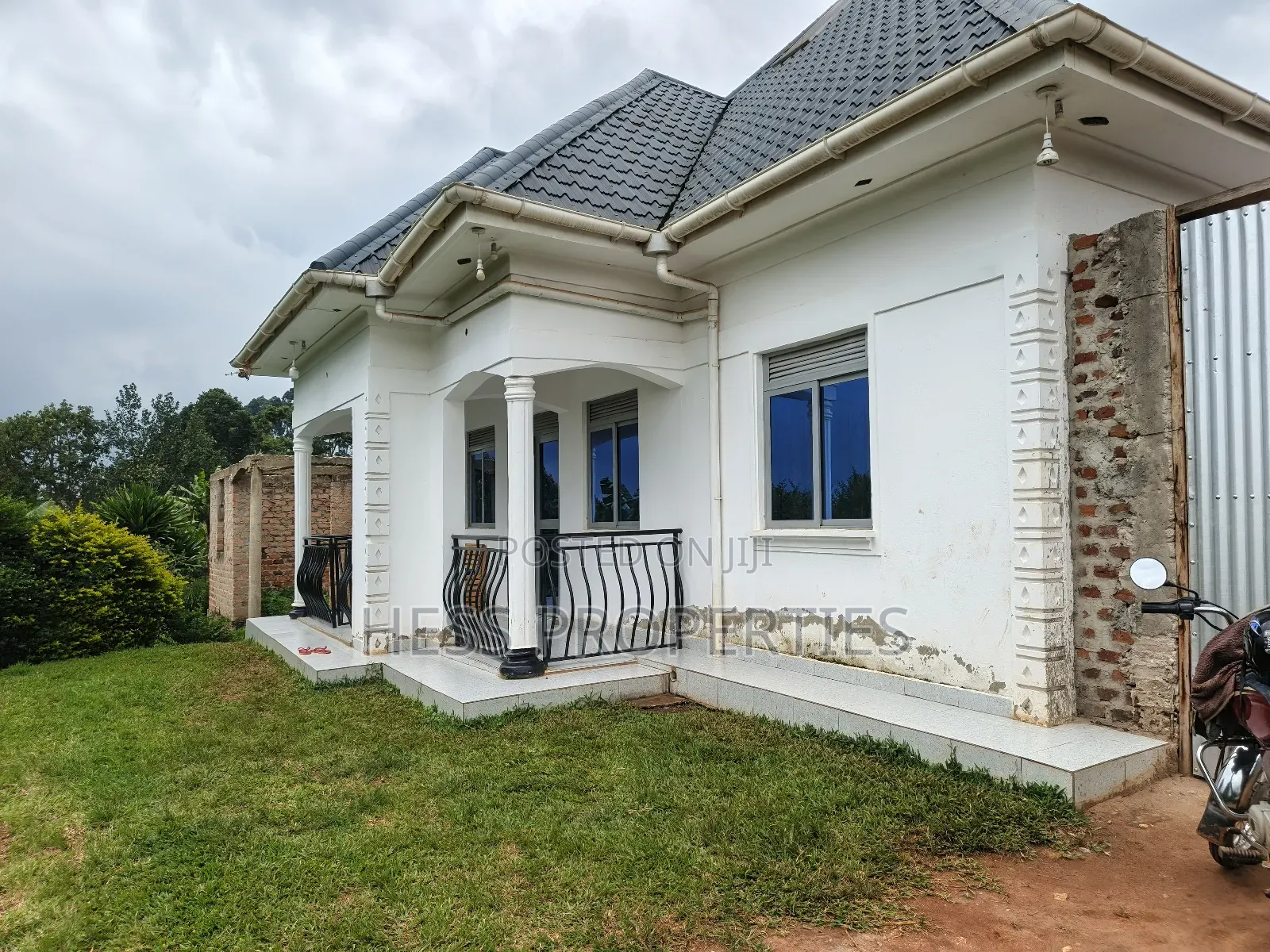 3bdrm Bungalow in Ambassador, Kyenjojo for sale