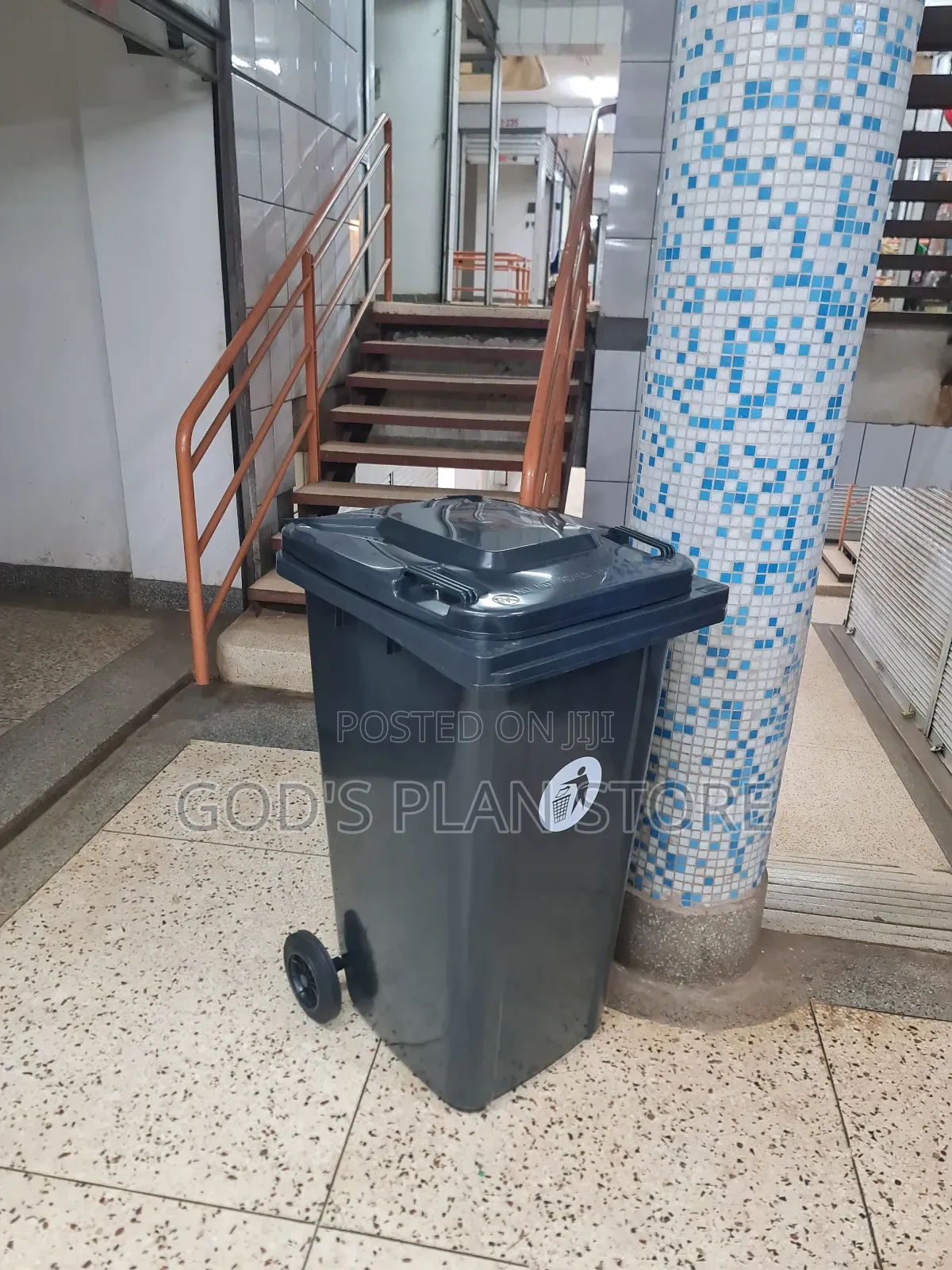 Outdoor Standard 240litres Plastic Dust Bins Plastic Dust Bins