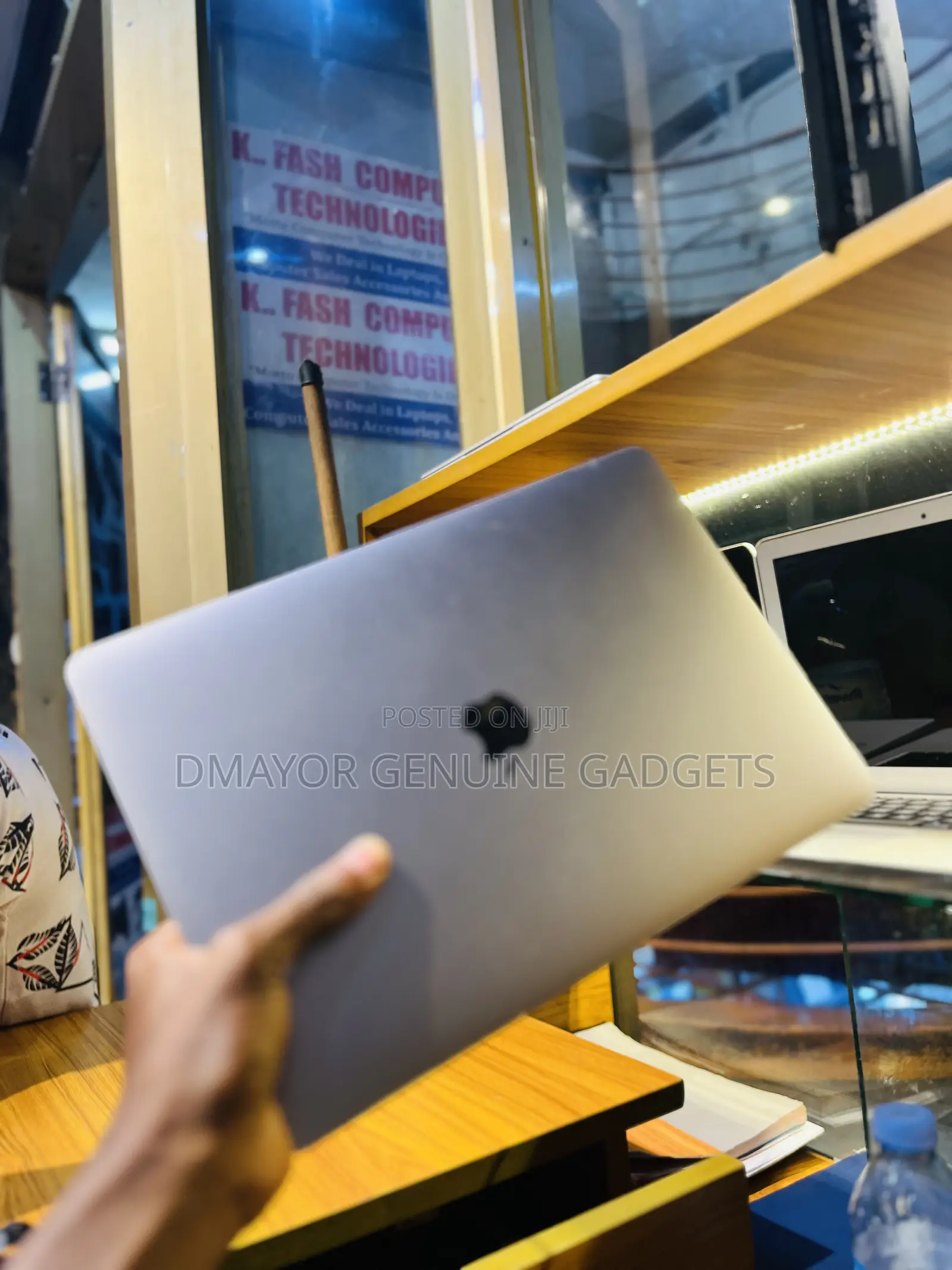 Laptop Apple MacBook Pro 2017 8GB Intel Core i5 SSD 128GB