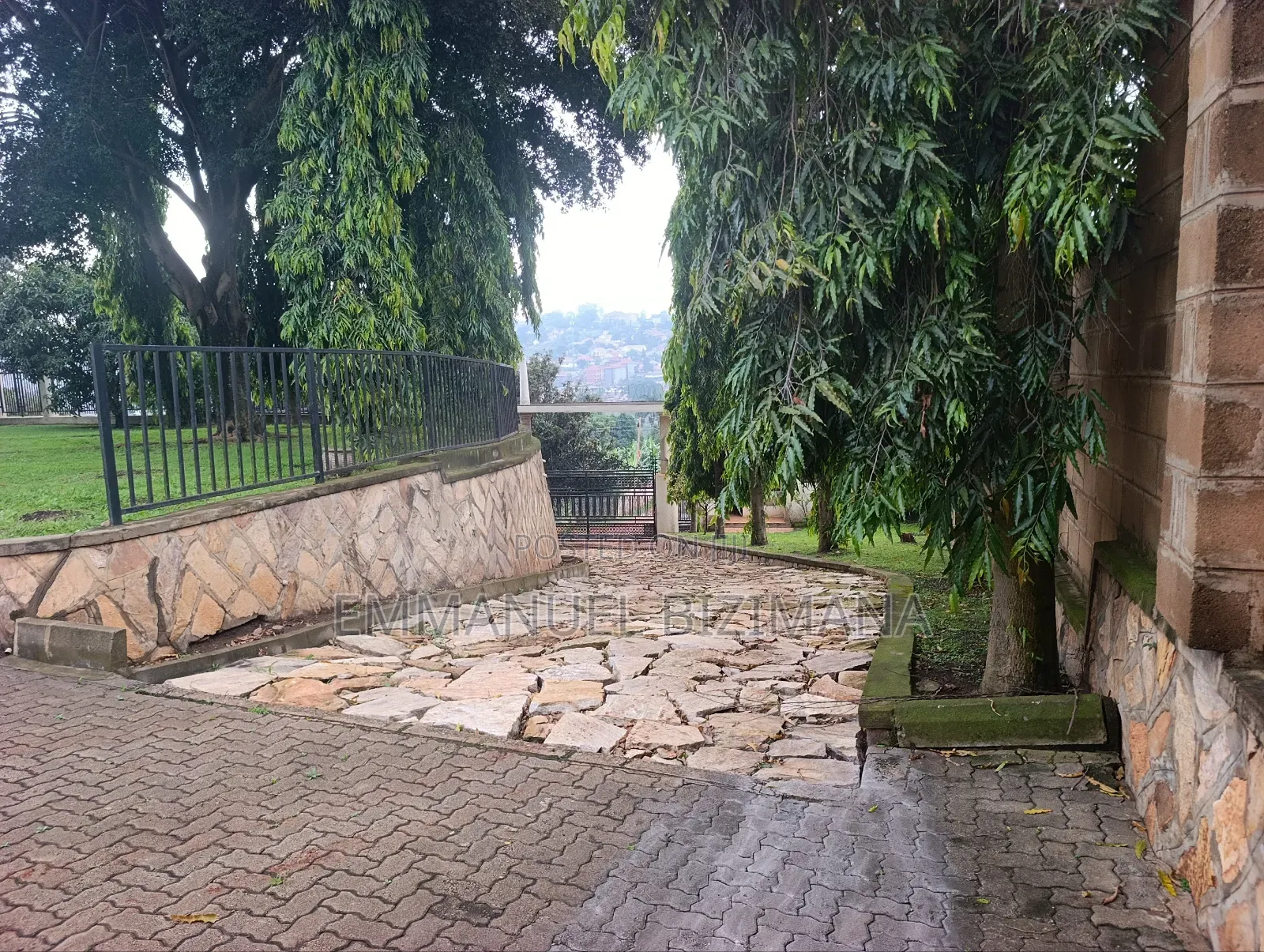 4bdrm House in Kulambiro, Central Division for sale