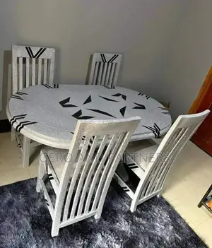 Dining Table/High Creativity