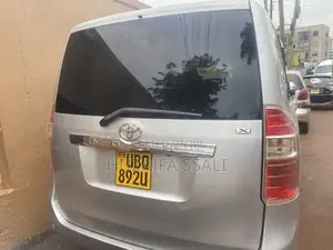 Toyota Noah 2009 White