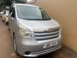 Toyota Noah 2009 White