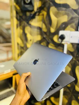 Laptop Apple MacBook Pro 2017 16GB Intel Core i7 SSD 256GB