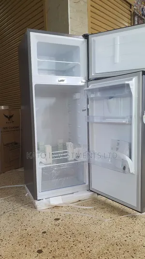 270litrs Hisense Fridge With Dispenser Rd27
