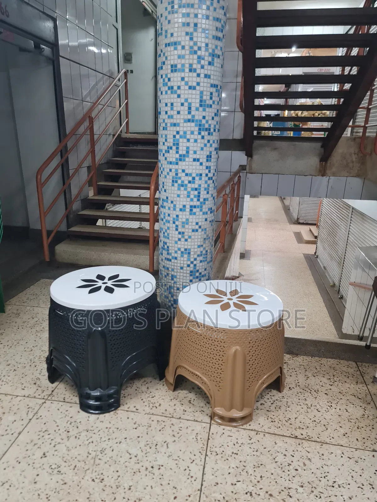 State Dining Plastic Table for Outdoor and Indoor Bar and Restaurant
