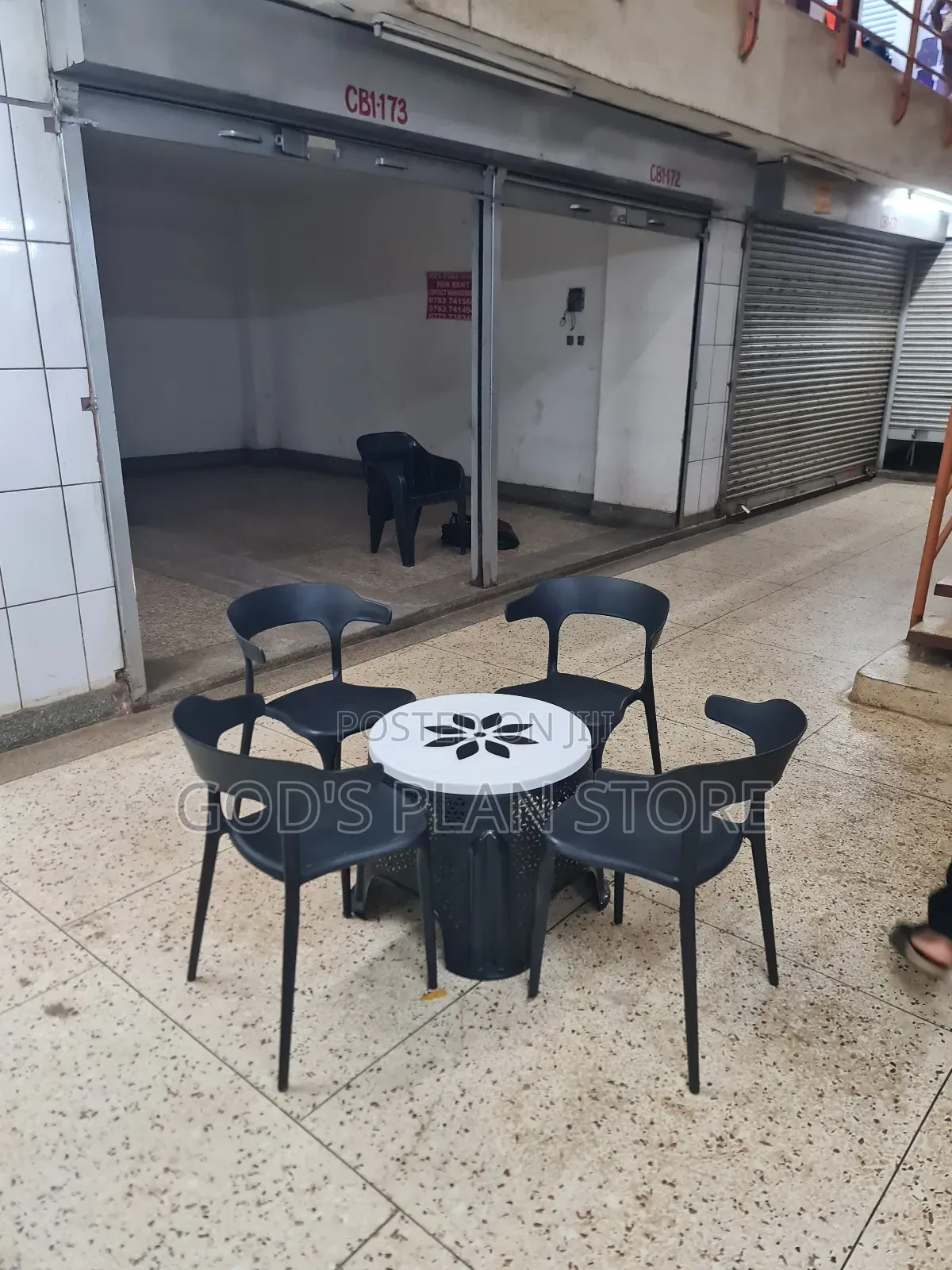 Static Plastic Table and Chairs Plastic Table and Fir Dining