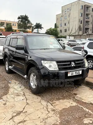 Mitsubishi Pajero 3.0 2010 Black