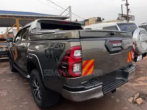 Toyota Hilux 2020 Gray