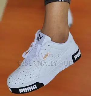 Classic Women’S Sneakers