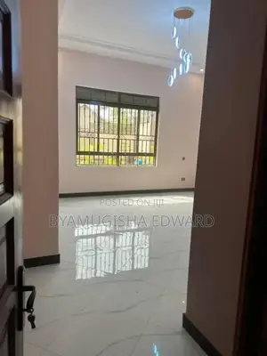 3bdrm House in Standalone Kisaasi, Central Division for rent