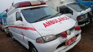 Toyota Regius 1999 White