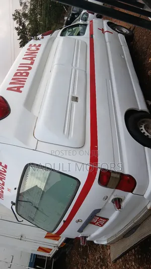 Toyota Regius 1999 White