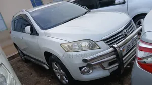 Toyota Vanguard 2008 White