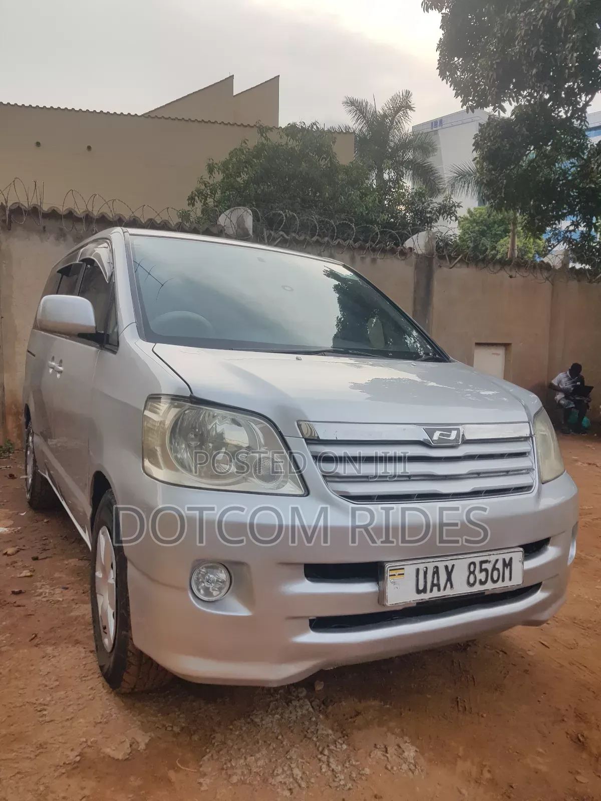 Toyota Noah 2.0 AWD (8 Seater) 2005 Silver