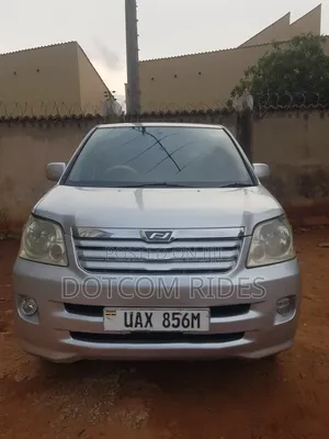 Toyota Noah 2.0 AWD (8 Seater) 2005 Silver