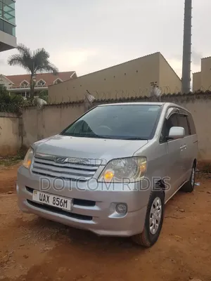 Toyota Noah 2.0 AWD (8 Seater) 2005 Silver