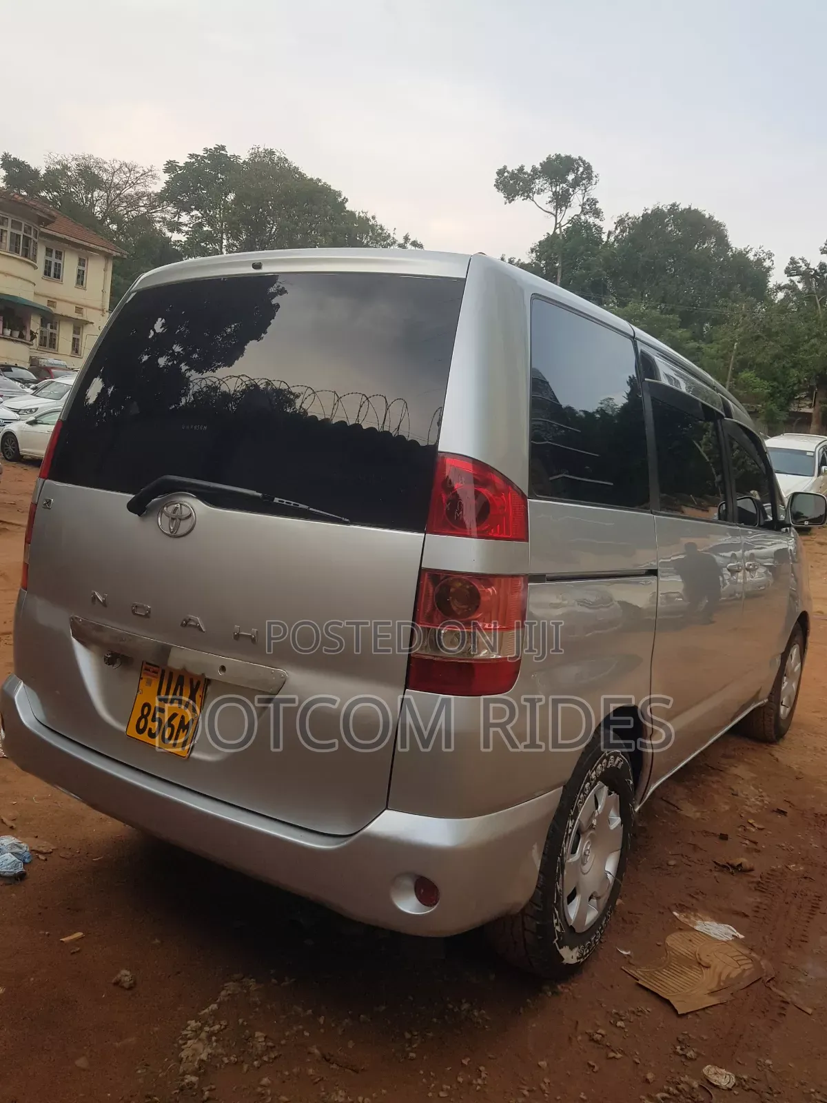Toyota Noah 2.0 AWD (8 Seater) 2005 Silver