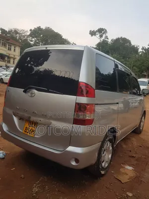 Toyota Noah 2.0 AWD (8 Seater) 2005 Silver