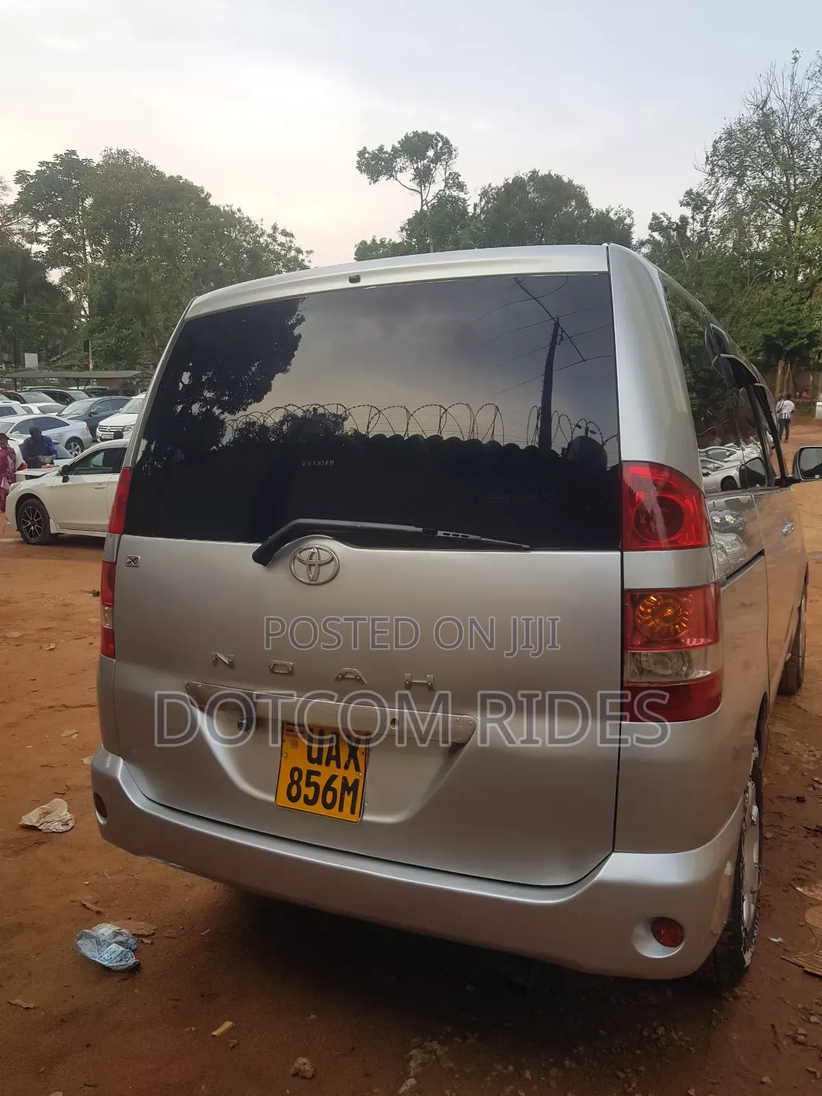 Toyota Noah 2.0 AWD (8 Seater) 2005 Silver