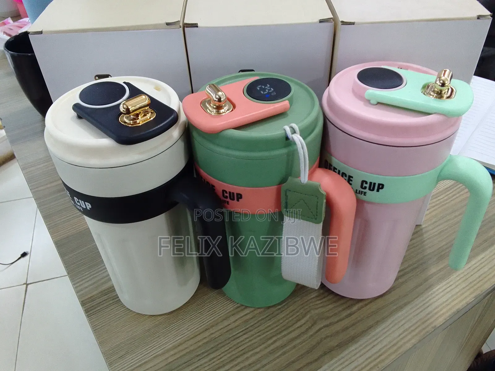 Coffee Travel Mug With Touch Screen Digital Temperature.