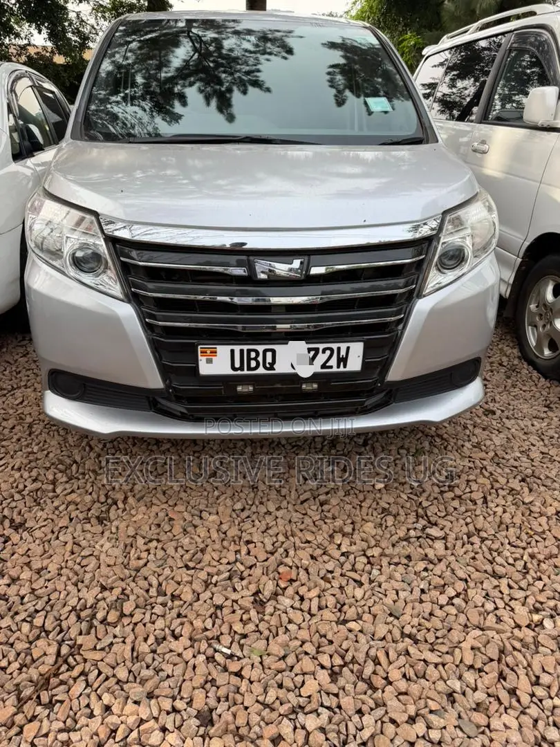 Toyota Noah 2016 Silver