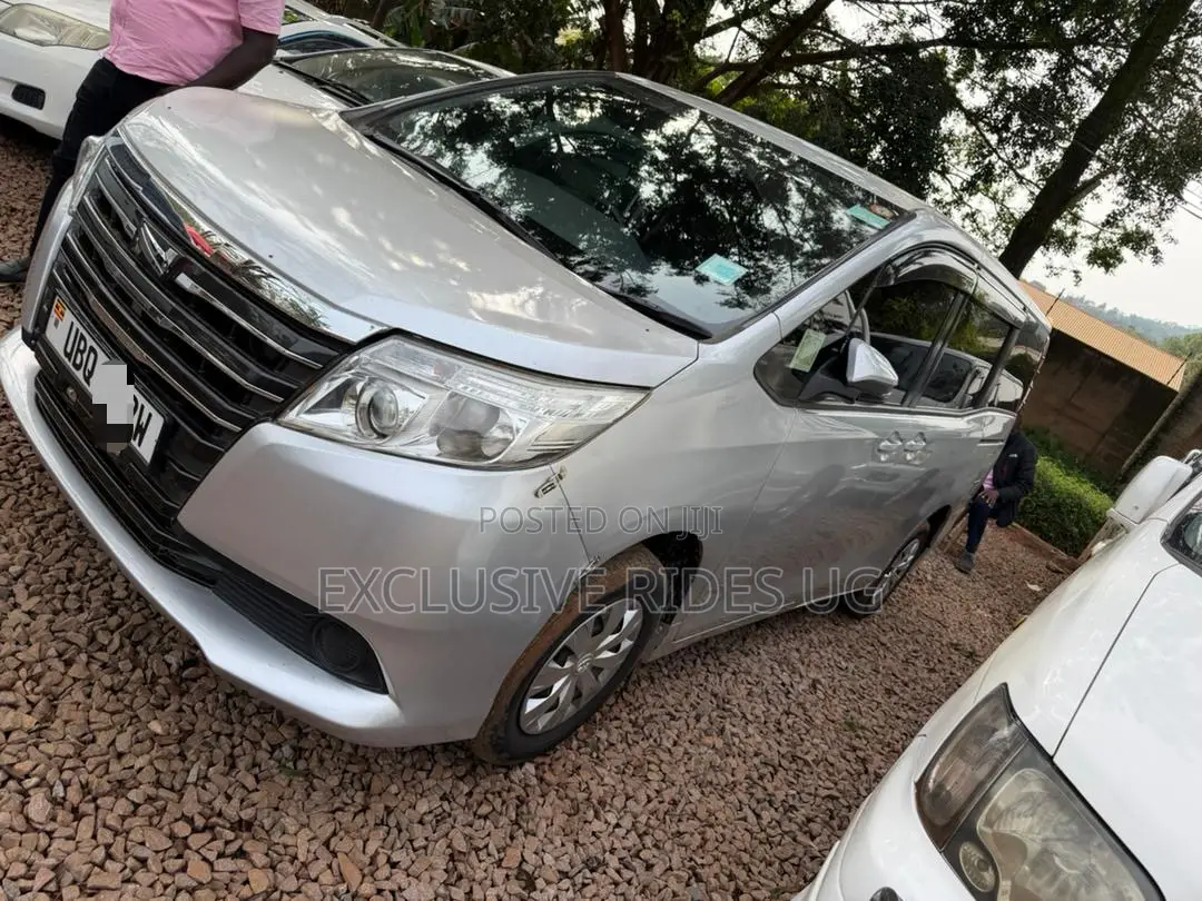 Toyota Noah 2016 Silver