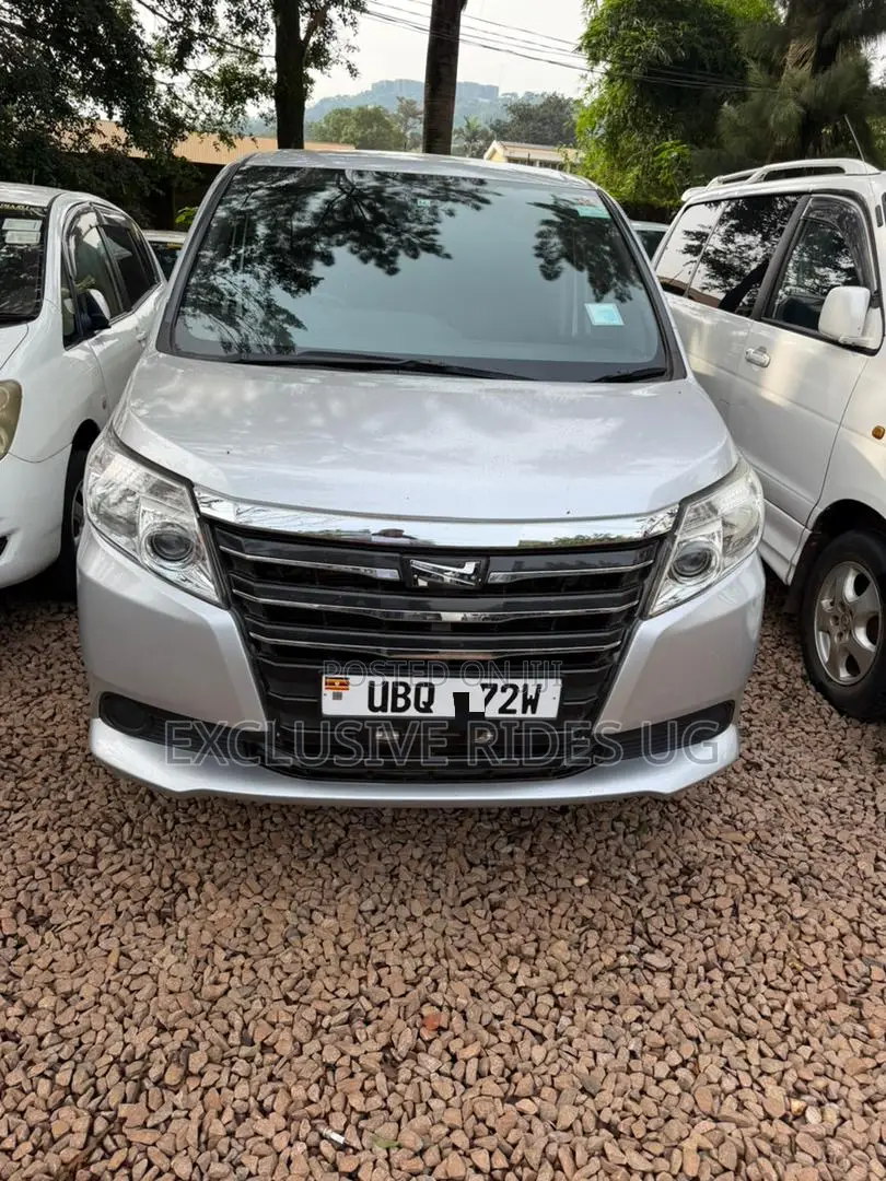Toyota Noah 2016 Silver