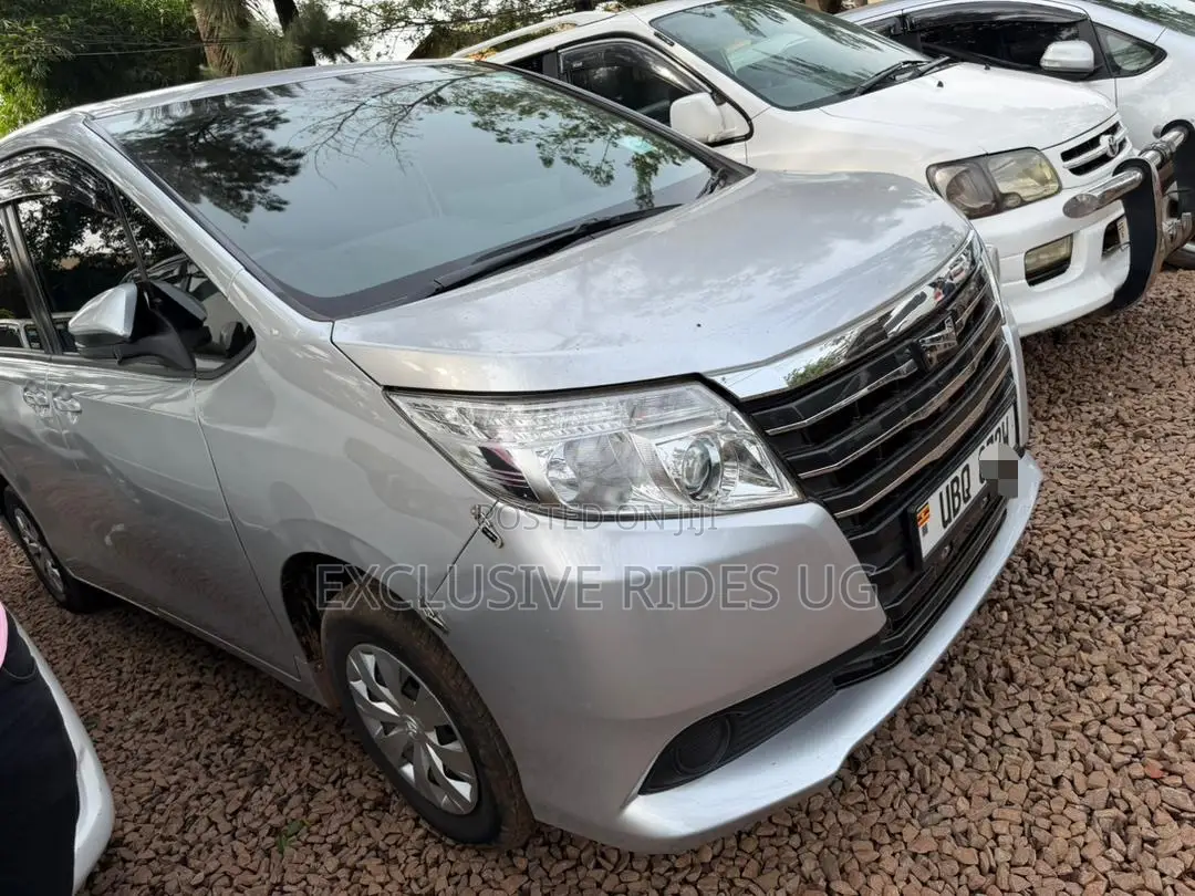 Toyota Noah 2016 Silver