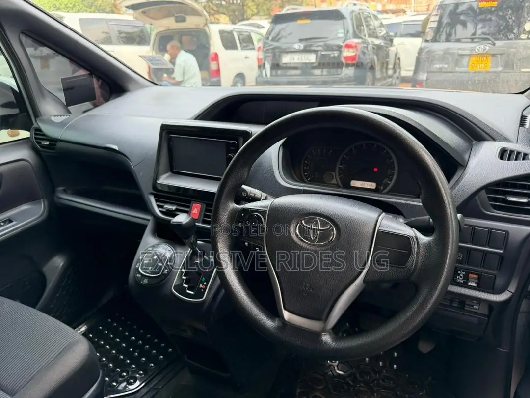 Toyota Noah 2016 Silver