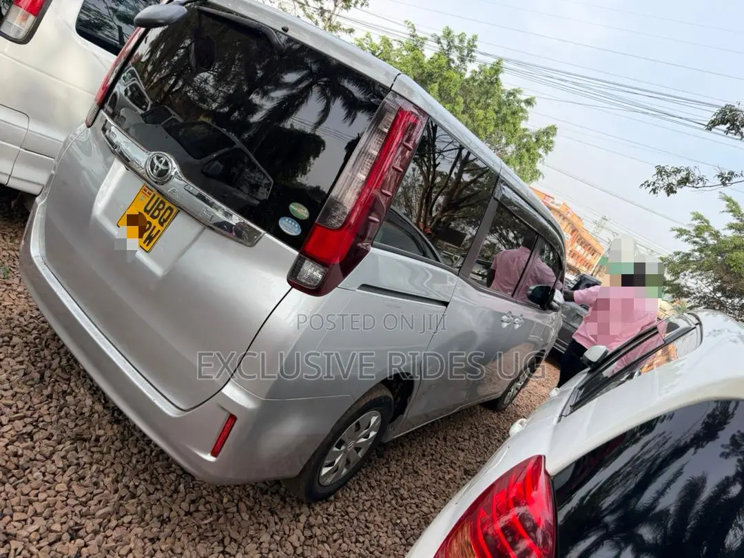 Toyota Noah 2016 Silver