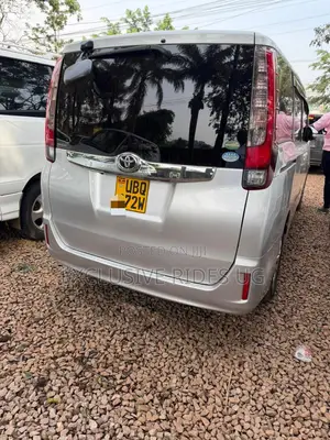 Toyota Noah 2016 Silver