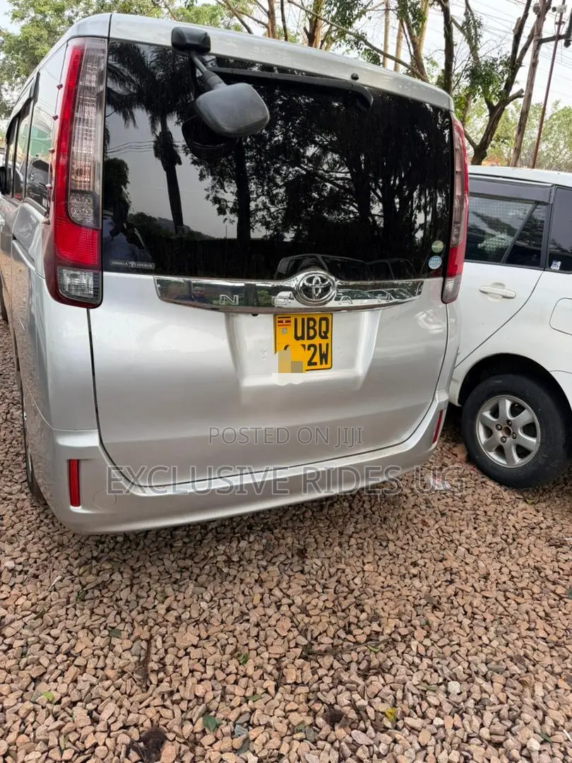 Toyota Noah 2016 Silver