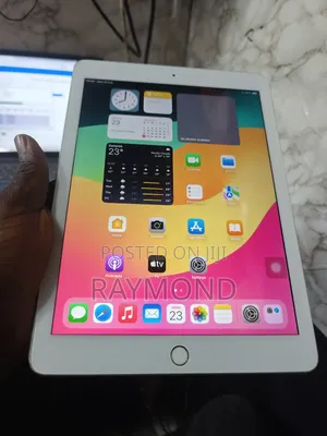 Apple iPad 9.7 128 GB Silver