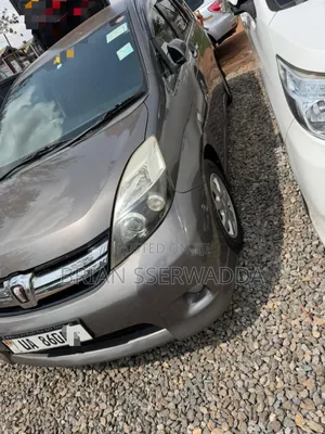 Toyota ISIS 1.8 Platana 2WD 2011 Gray