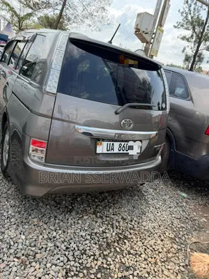 Toyota ISIS 1.8 Platana 2WD 2011 Gray