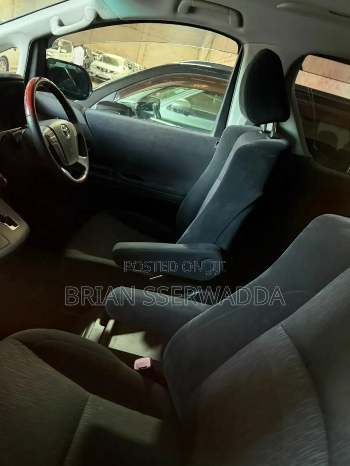 Toyota Alphard 2.4 Petrol FWD 2011 White