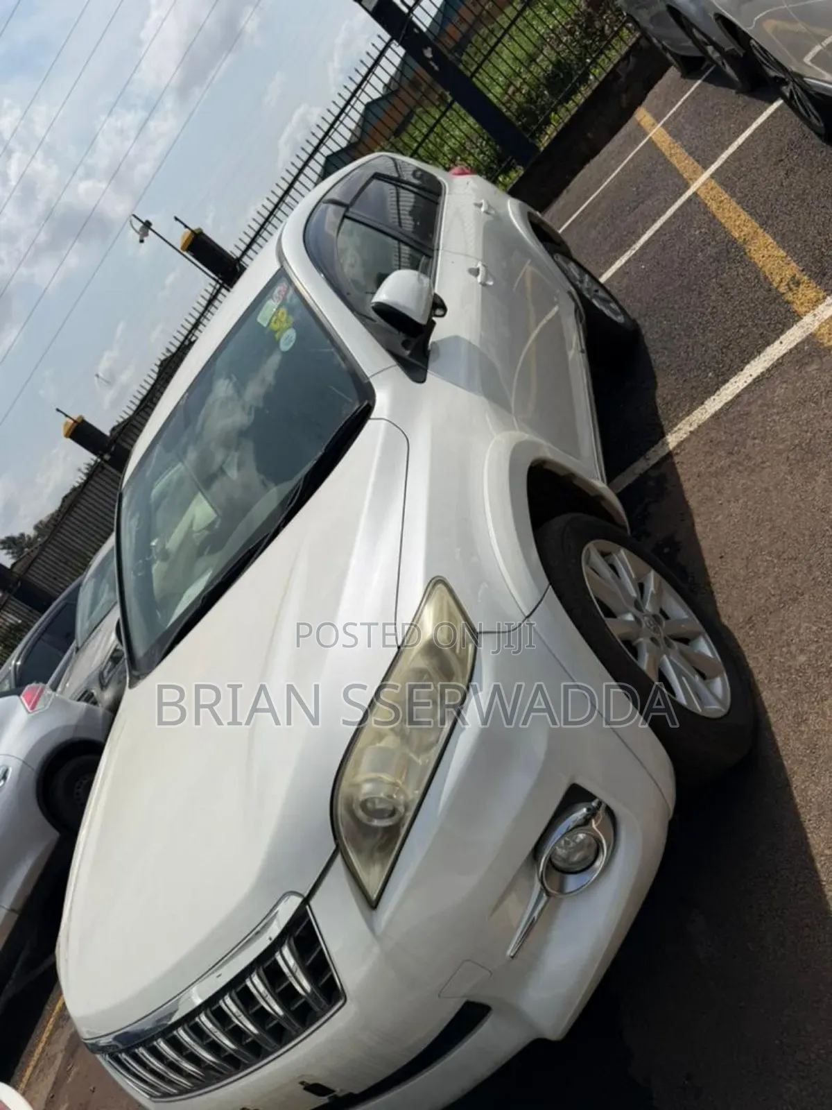 Toyota Vanguard 2011 White