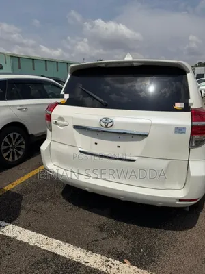 Toyota Vanguard 2011 White