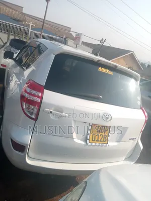 Toyota RAV4 2010 White