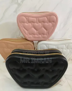 Quilted Pattern of Heart-Shaped Crossbody Bag