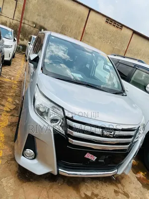 Toyota Noah 2.0 FWD (7 Seater) 2014 Silver