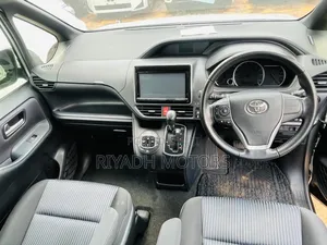 Toyota Noah 2.0 FWD (7 Seater) 2014 Silver