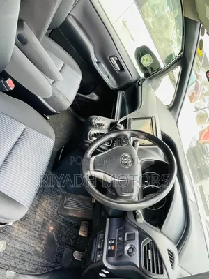 Toyota Noah 2.0 FWD (7 Seater) 2014 Silver