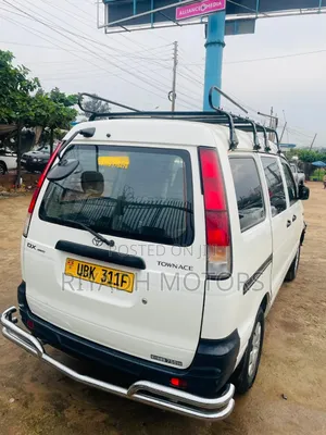 Toyota Noah 2.0 143hp FWD (8 Seater) 2008 White