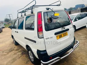 Toyota Noah 2.0 143hp FWD (8 Seater) 2008 White