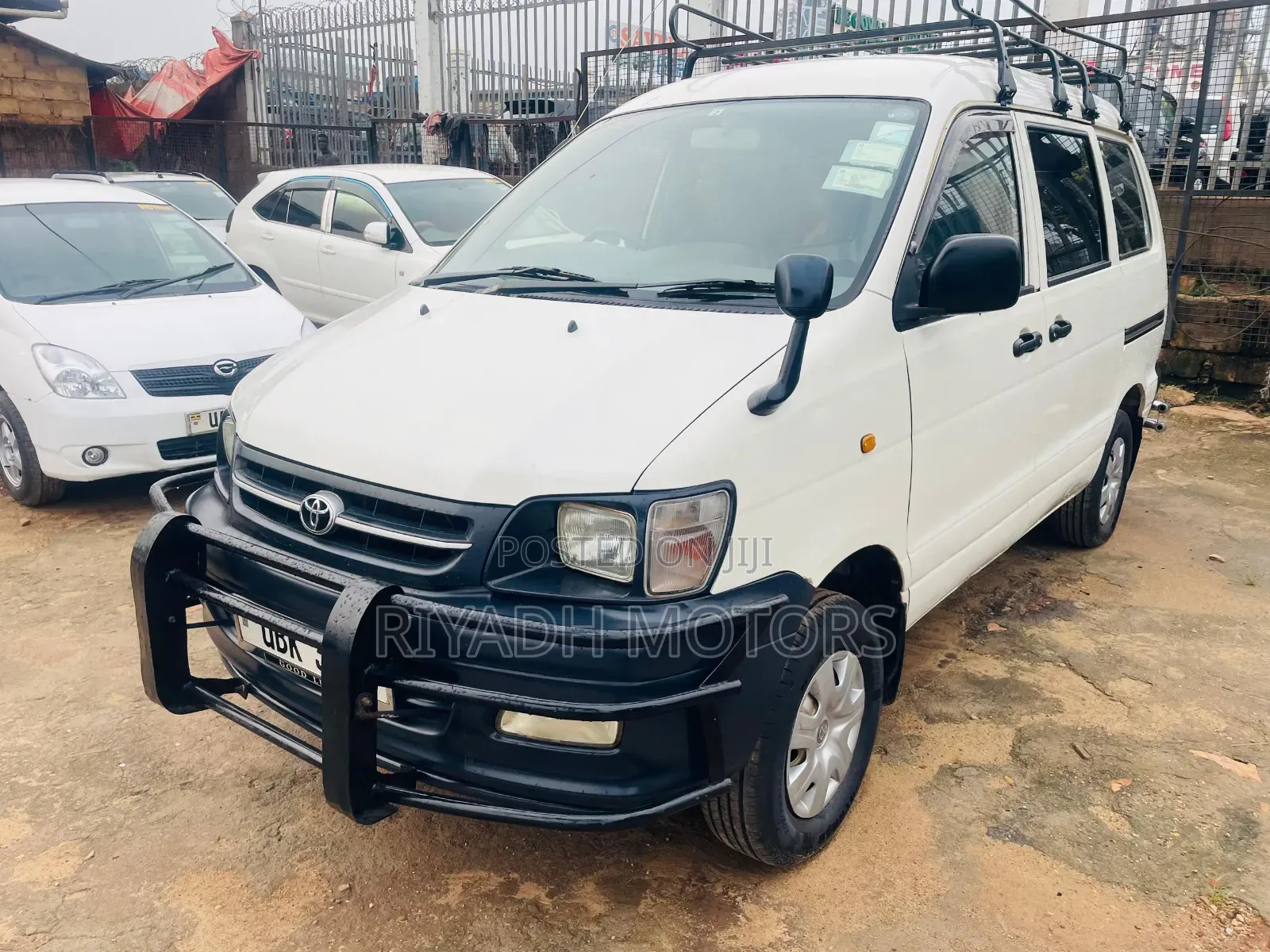 Toyota Noah 2.0 143hp FWD (8 Seater) 2008 White