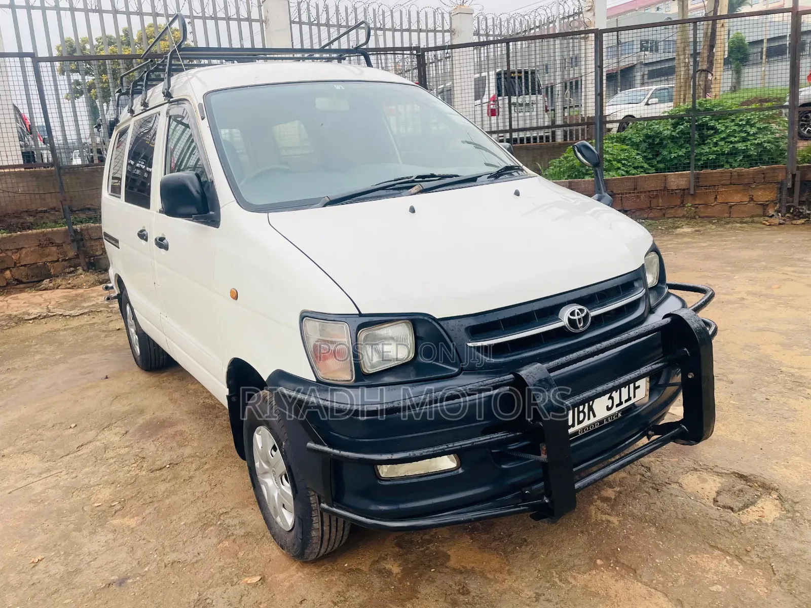 Toyota Noah 2.0 143hp FWD (8 Seater) 2008 White