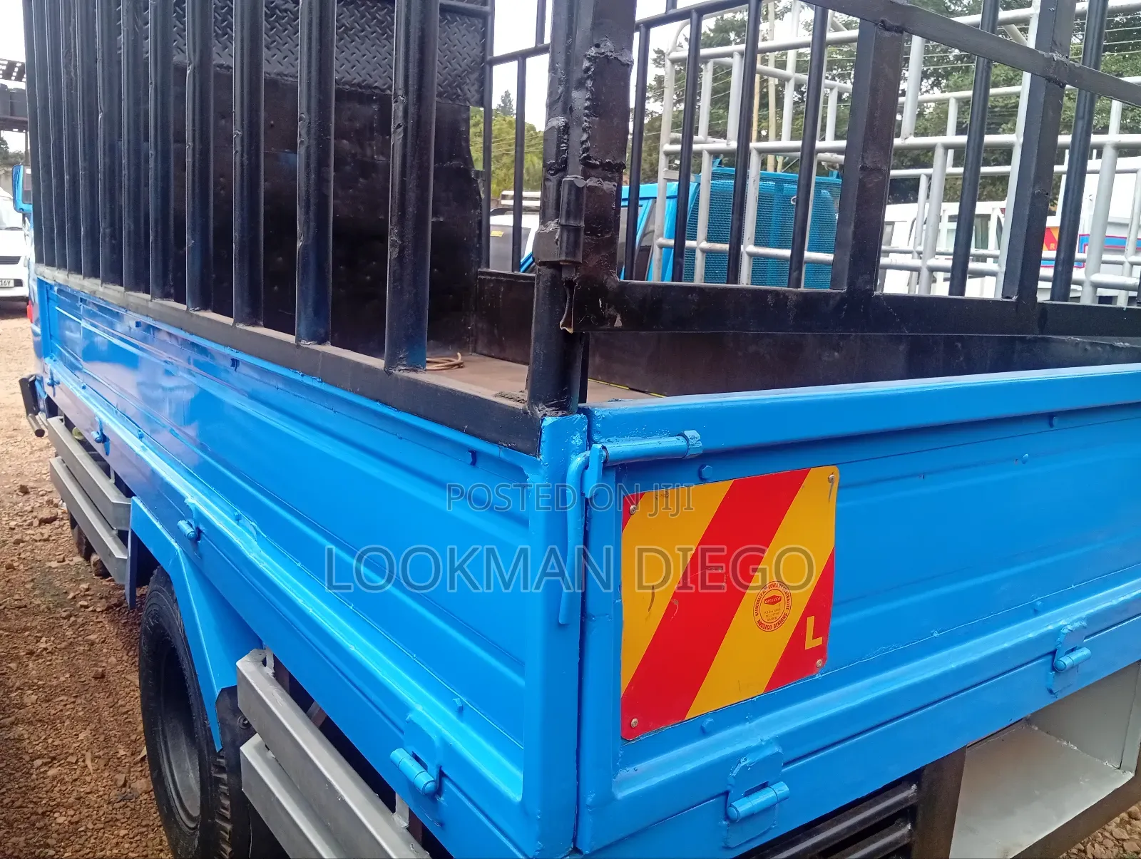 Isuzu Elf Truck 2000 Blue